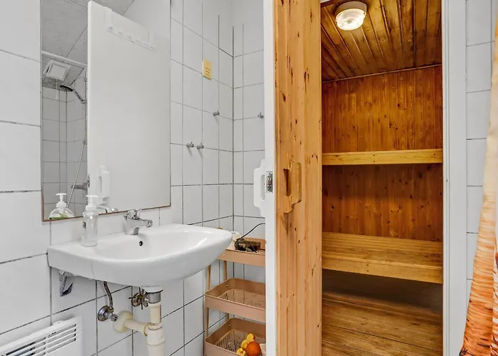 In With Sauna